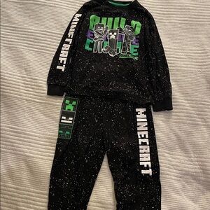 Minecraft pant / shirt set. Size 9/10 years. Fits more like size 8 boys.